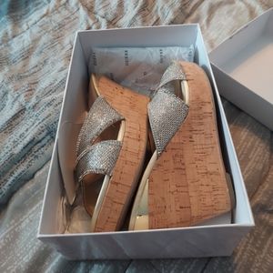 Guess gold wedge sandals size 8 NWOT
